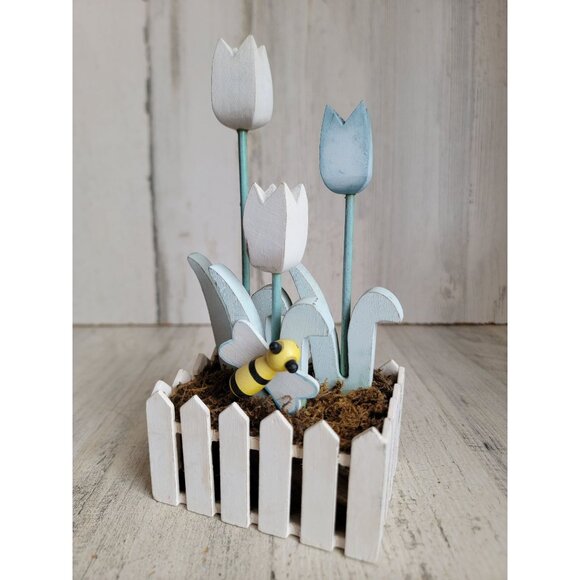 Wooden tulip flower bee spring home decor unique bug april - Picture 2 of 7